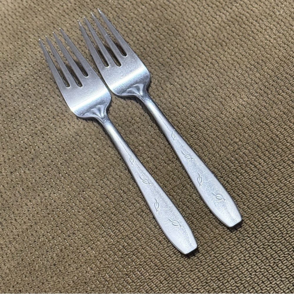 Wallace Falling Leaves 2 Salad Forks Stainless Flatware Silverware